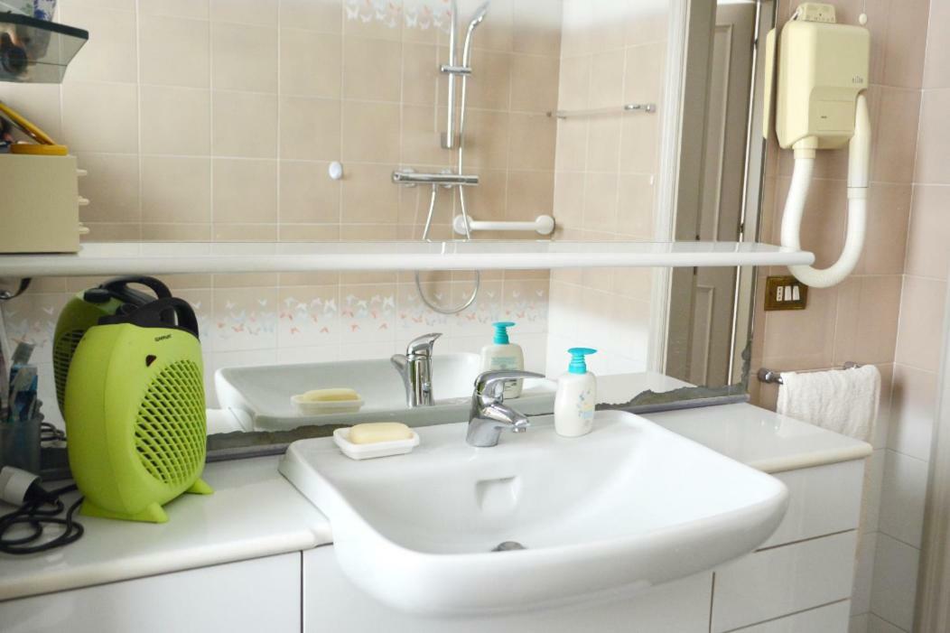 L'Alloggio Di Anna Maria Camera Con Bagno Privato Empoli Exterior foto